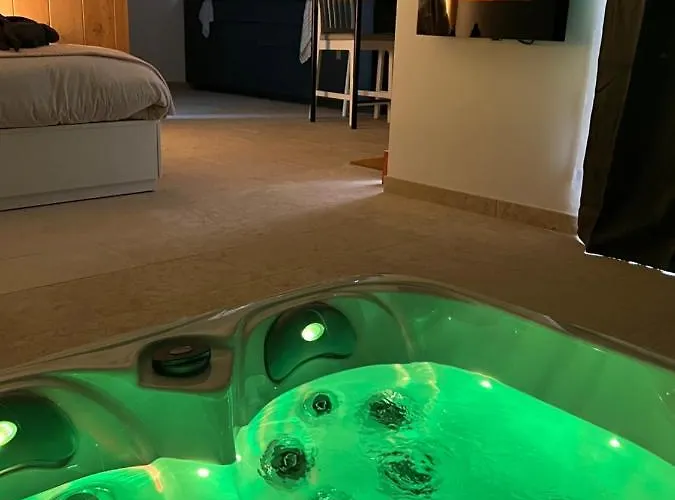 And Bulles بيت خشبي